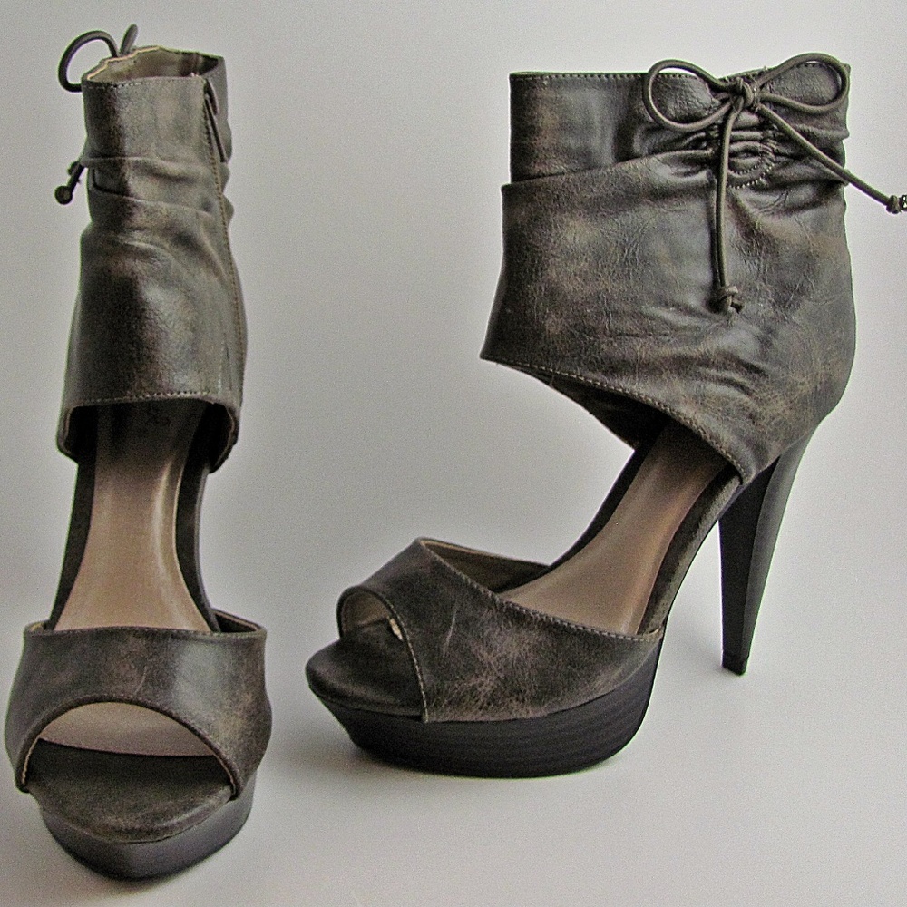 Distressed Grey High heel Sandal Pump w/ Vamp Heel